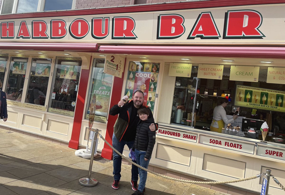 Alex Hornby on Twitter "Alongside another Scarborough icon too! 🍦🍦"