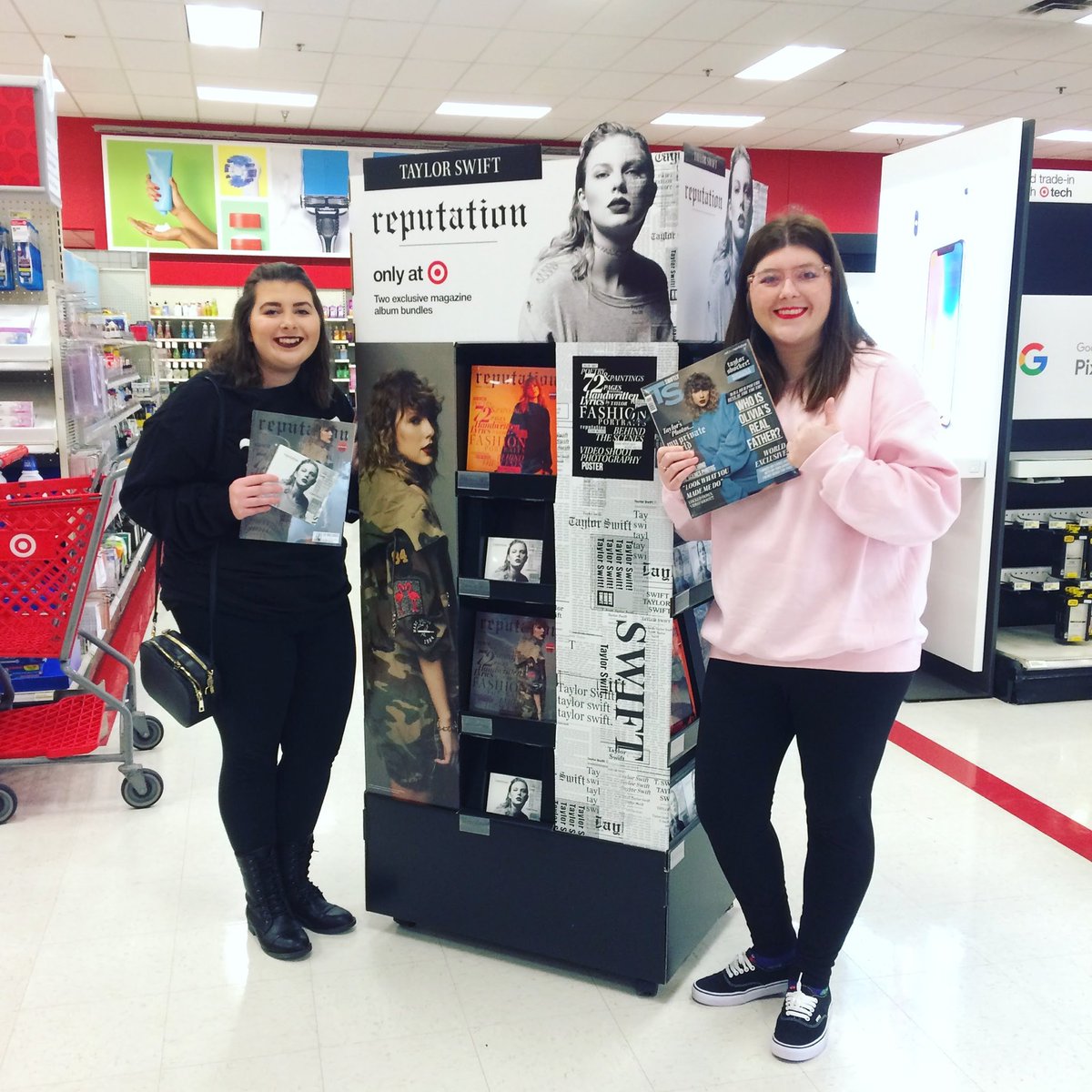 hellotayswift's tweet image. It’s hard to pick a favorite era, but the reputation era will always hold a special place in my heart 🖤 I’ve never felt closer to Taylor than in that time in my life. reputation got me through my first year of college &amp;amp; provided such special memories #StoriesForSwift