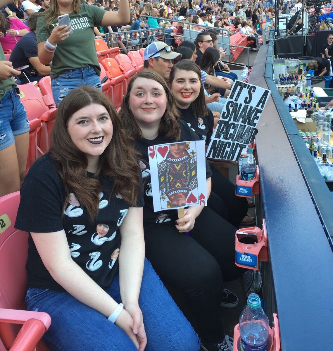 hellotayswift's tweet image. It’s hard to pick a favorite era, but the reputation era will always hold a special place in my heart 🖤 I’ve never felt closer to Taylor than in that time in my life. reputation got me through my first year of college &amp;amp; provided such special memories #StoriesForSwift