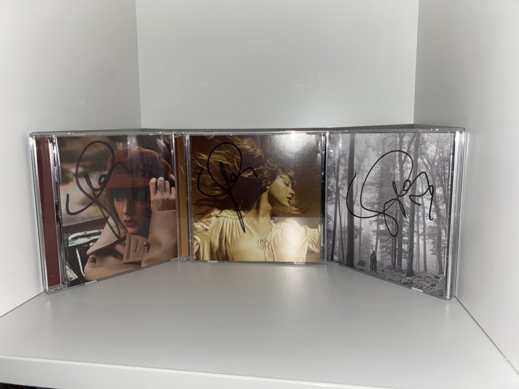 tryingfortay's tweet image. #StoriesForSwift i don’t have many years with you, i’m but know i’m gonna make many more with you. 🥰
~
red tv era was spectacular &amp;amp; i’m more then excited for midnights era. and i hope this means i get to see u soon🥺💜
 ~
but for now, while i wait. i have these tying you to me.