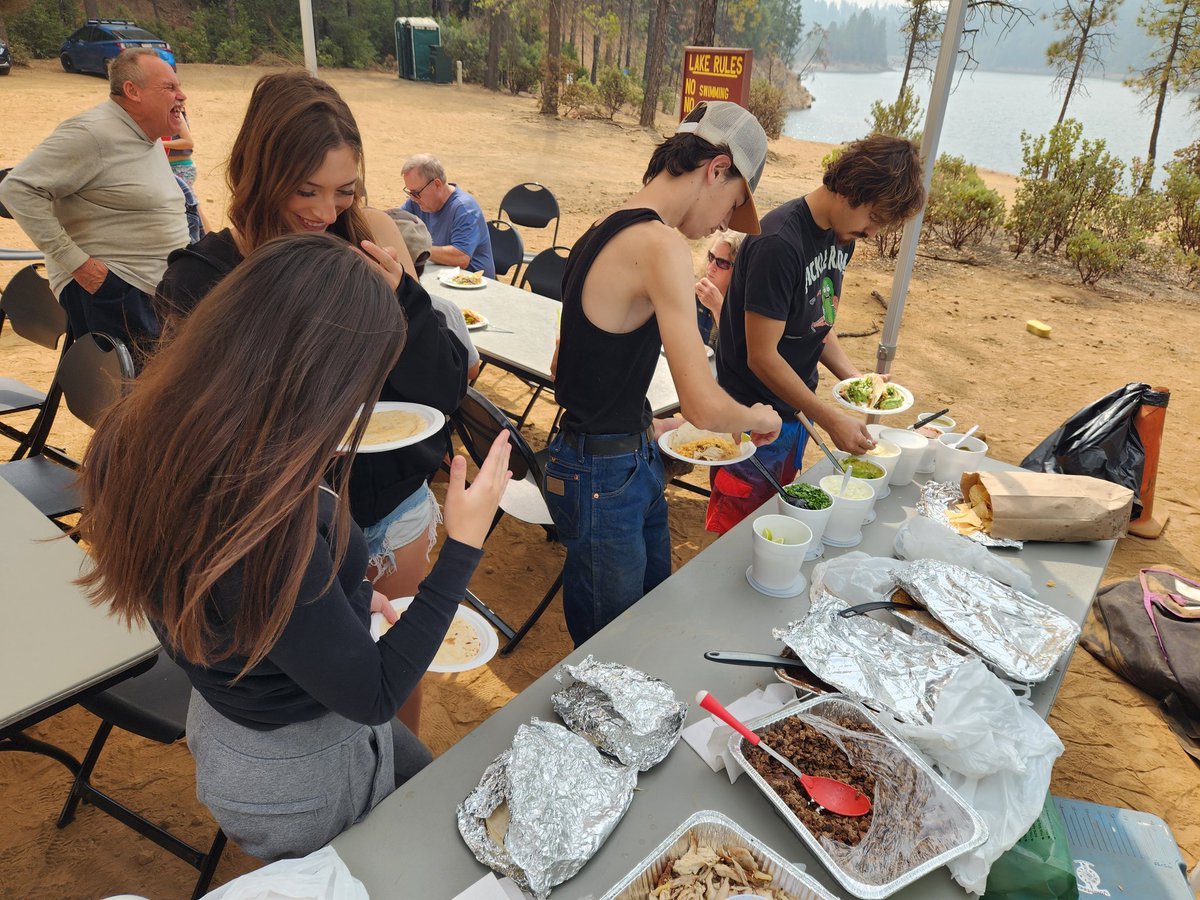 rvrangers's tweet photo. Thank you Sophia Munoz-Oliverez for inviting our students to Paradise Recreation and Parks District's volunteer appreciation event up at Paradise Lake. Great people, kayaking 🛶, RC cars 🛻, and delicious food from Meehos 🌮. What a GREAT day!!! https://t.co/UIHNbdbkky