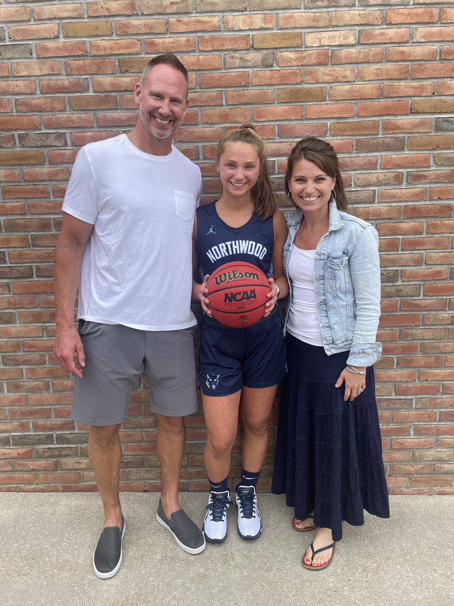 I’m super excited to announce my commitment to play basketball at Northwood University. I am thrilled to have the opportunity to pursue basketball and business throughout the next few years. Thank you to @CoachHaggadone, @AbbyNakfoor & everyone who has helped me along the way!
