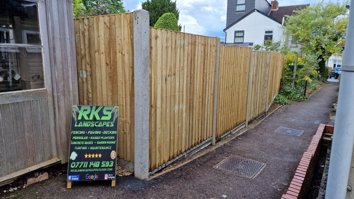 RKS_Landscapes's tweet photo. Transforming another boundary line between the customers property and local church. Also concrete shed base installed 👌🌴 #fencing #groundworks #ashtead #surrey https://t.co/3QVhCmZWx4