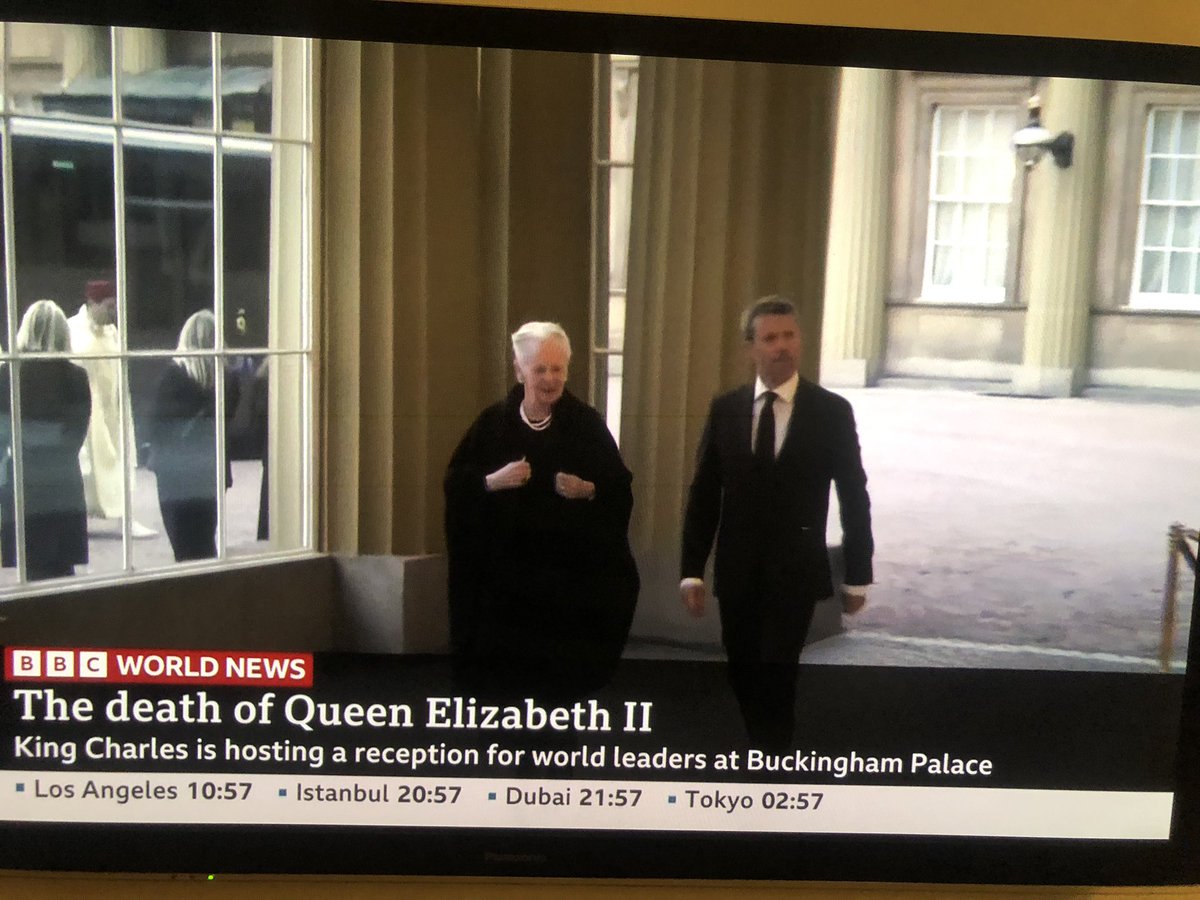 BBC har lige præsenteret disse to som kongen og dronningen af Holland. Sødt 🇳🇱