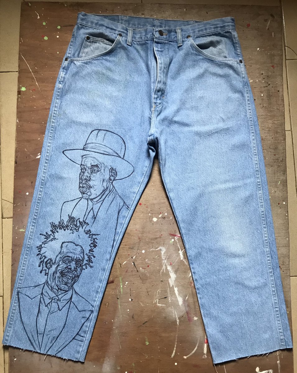 sheriffeyisitan's tweet photo. Hello Twitter, I hand painted these Hov themed pants🍀🔥, took me about 4 days…kindly RT if this pops up on your TL, it’ll go a long way🙏🏽❤️ https://t.co/KAJDzCZ7A0