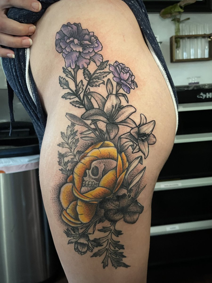 emillionz_'s tweet photo. tattoos that take up space 👍🏻 https://t.co/RtWLnllmPR