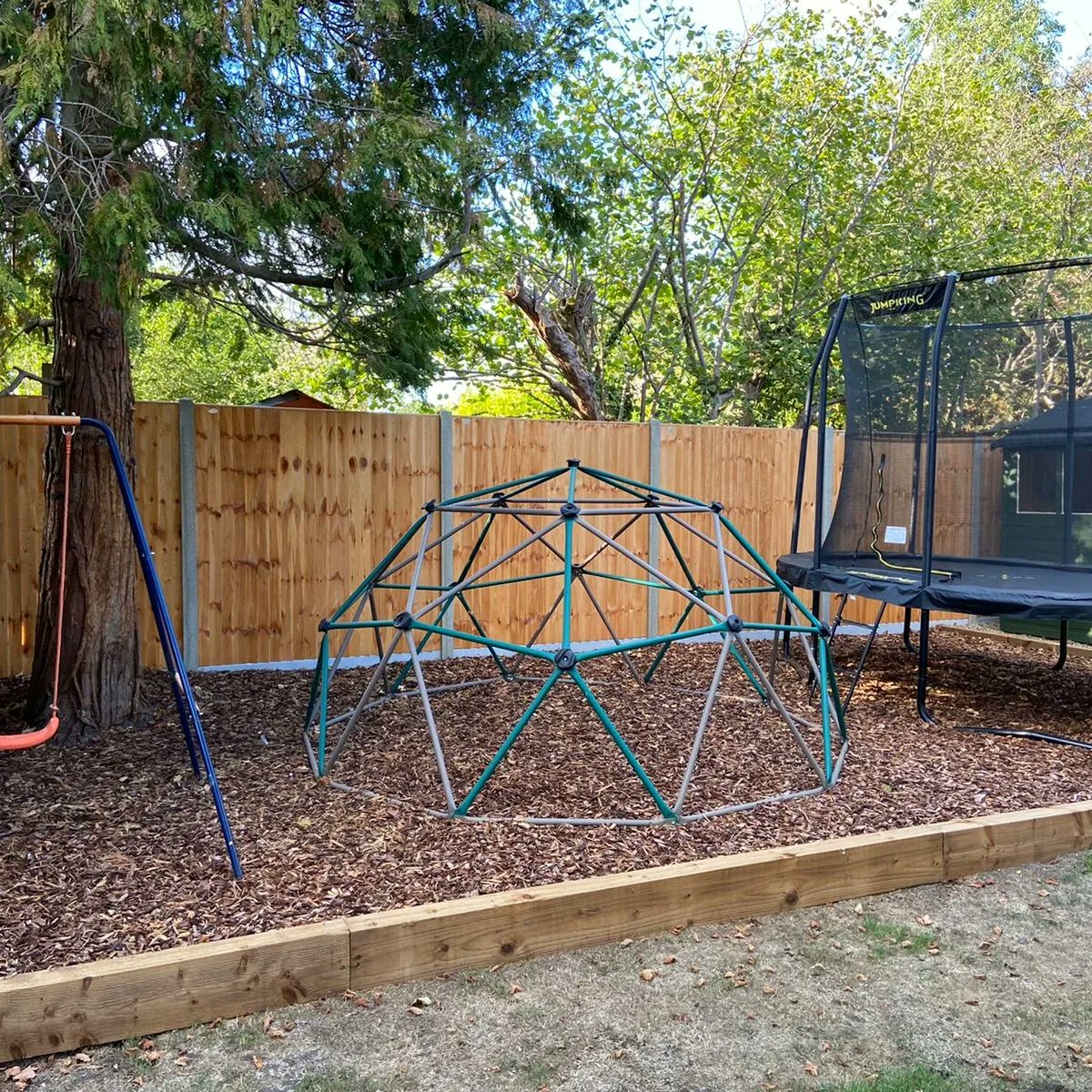 RKS_Landscapes's tweet photo. Fencing and Play Area completed for another happy customer 👍🌴 #fencing #playarea #ashtead #surrey https://t.co/wBGRcirjbi