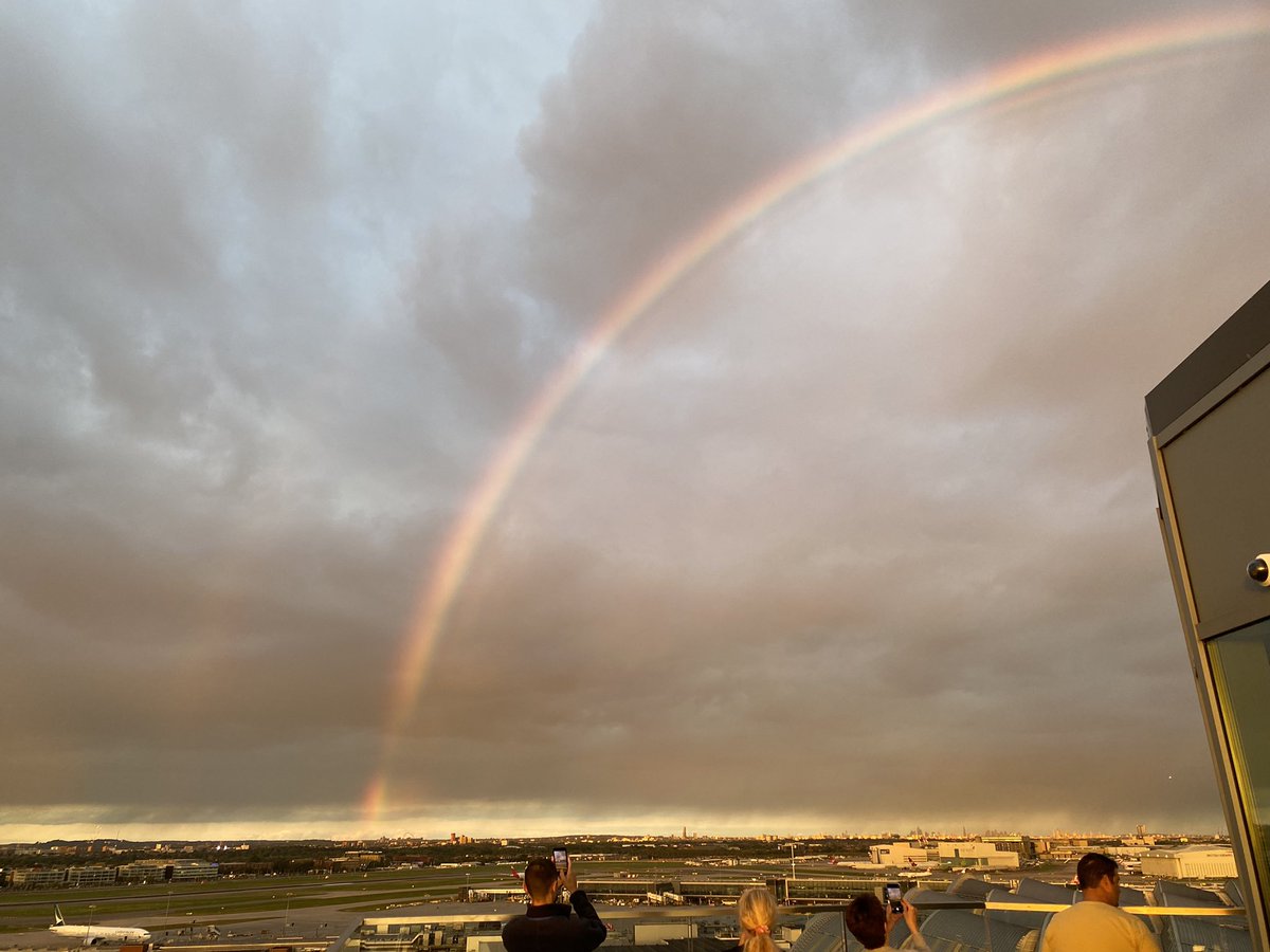 CiaoDinoHFX's tweet photo. #heathrow #runwaybar #QueenElizabethIIMemorial #rainbow https://t.co/YdquD5tBkb