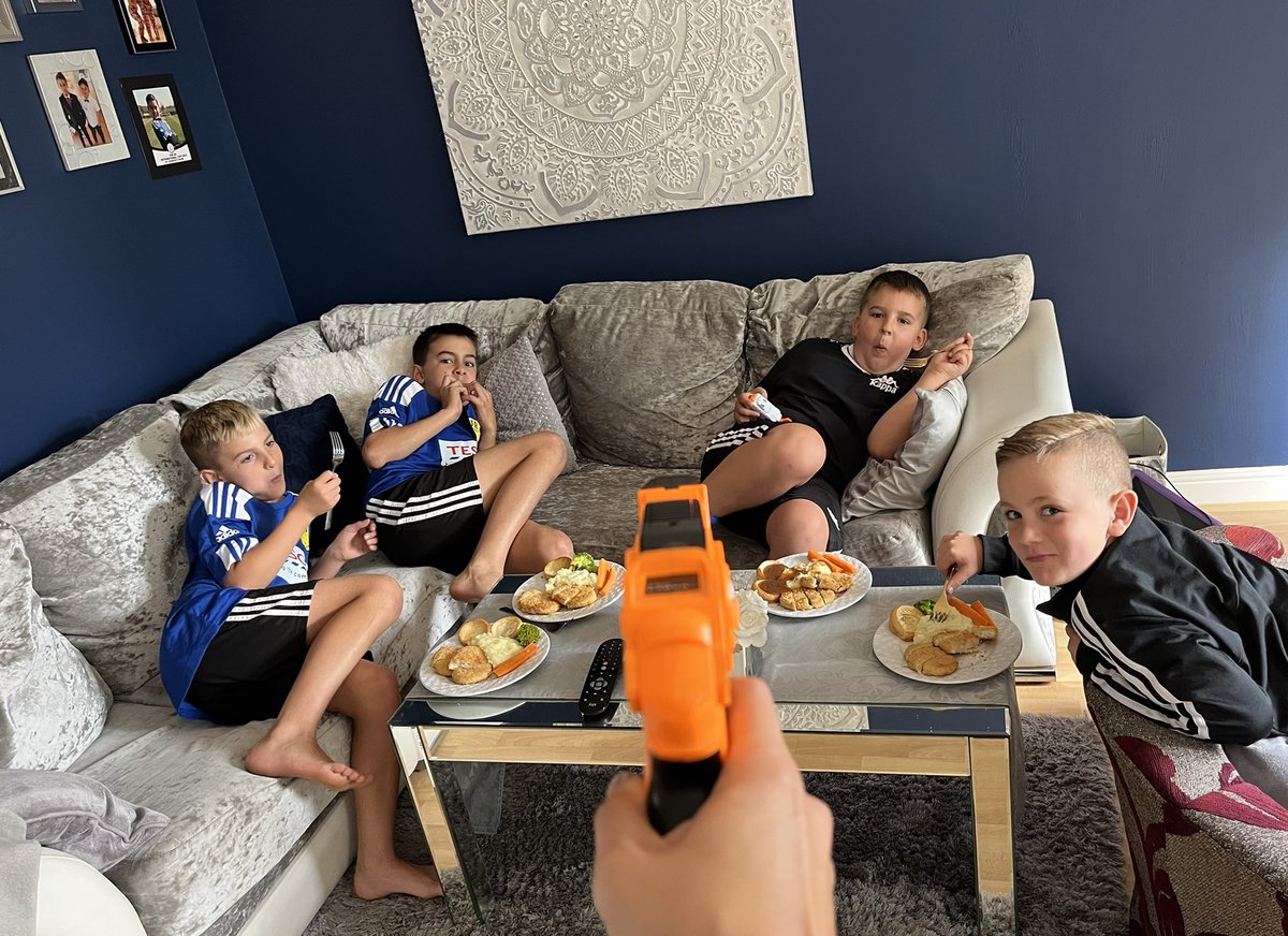 Just making sure they’ll eat their veg 🤣🔫 @PeacockClass4 @RavenClass4 @KingfisherY6