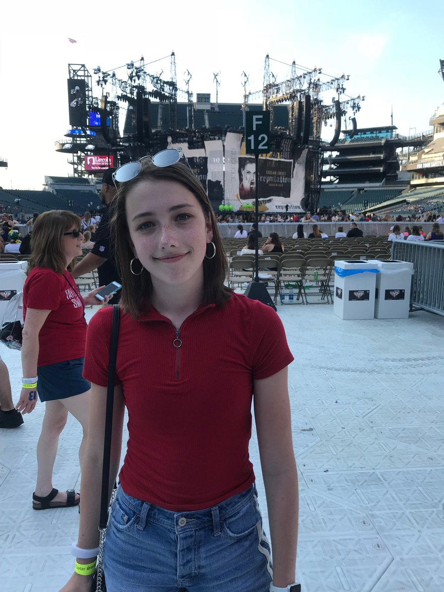 whereyouleftmir's tweet image. #StoriesForSwift 
my favorite era has definitely been rep. it was the first and only time i got to see taylor in person and this album really helped me get through school. i don’t have many photos though cuz i was a literal baby in 2017 😭