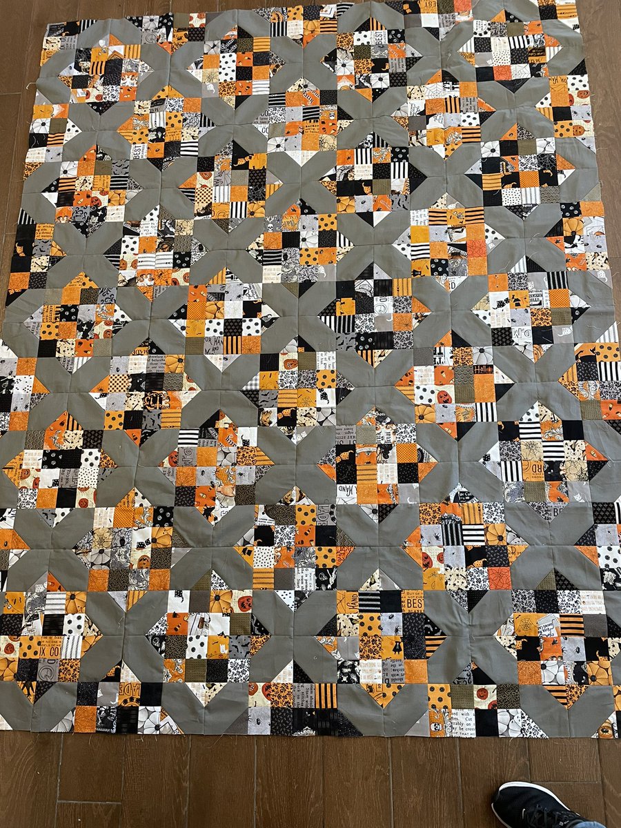 mivalvo's tweet photo. I love Halloween so much!!! Love how this quilt is coming along!!! https://t.co/mj65XD7nGI