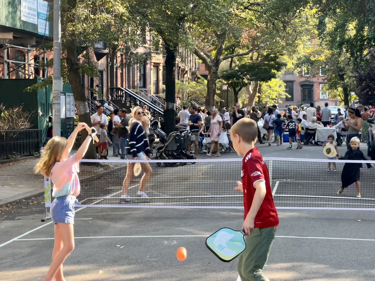 ebkent's tweet photo. #PickleBall is great #placemaking for replacing #parking on #parkingday!
#StrongPlace #CobbleHill #OpenStreetsNYC #StreetsAsPlaces #ParkingDay2022 https://t.co/RoNFuAeDfi