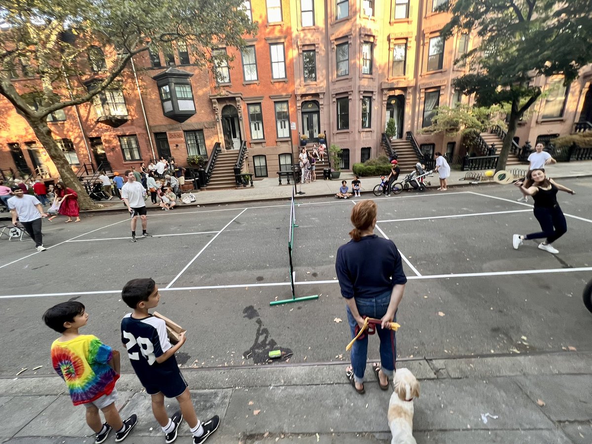 ebkent's tweet photo. #PickleBall is great #placemaking for replacing #parking on #parkingday!
#StrongPlace #CobbleHill #OpenStreetsNYC #StreetsAsPlaces #ParkingDay2022 https://t.co/RoNFuAeDfi
