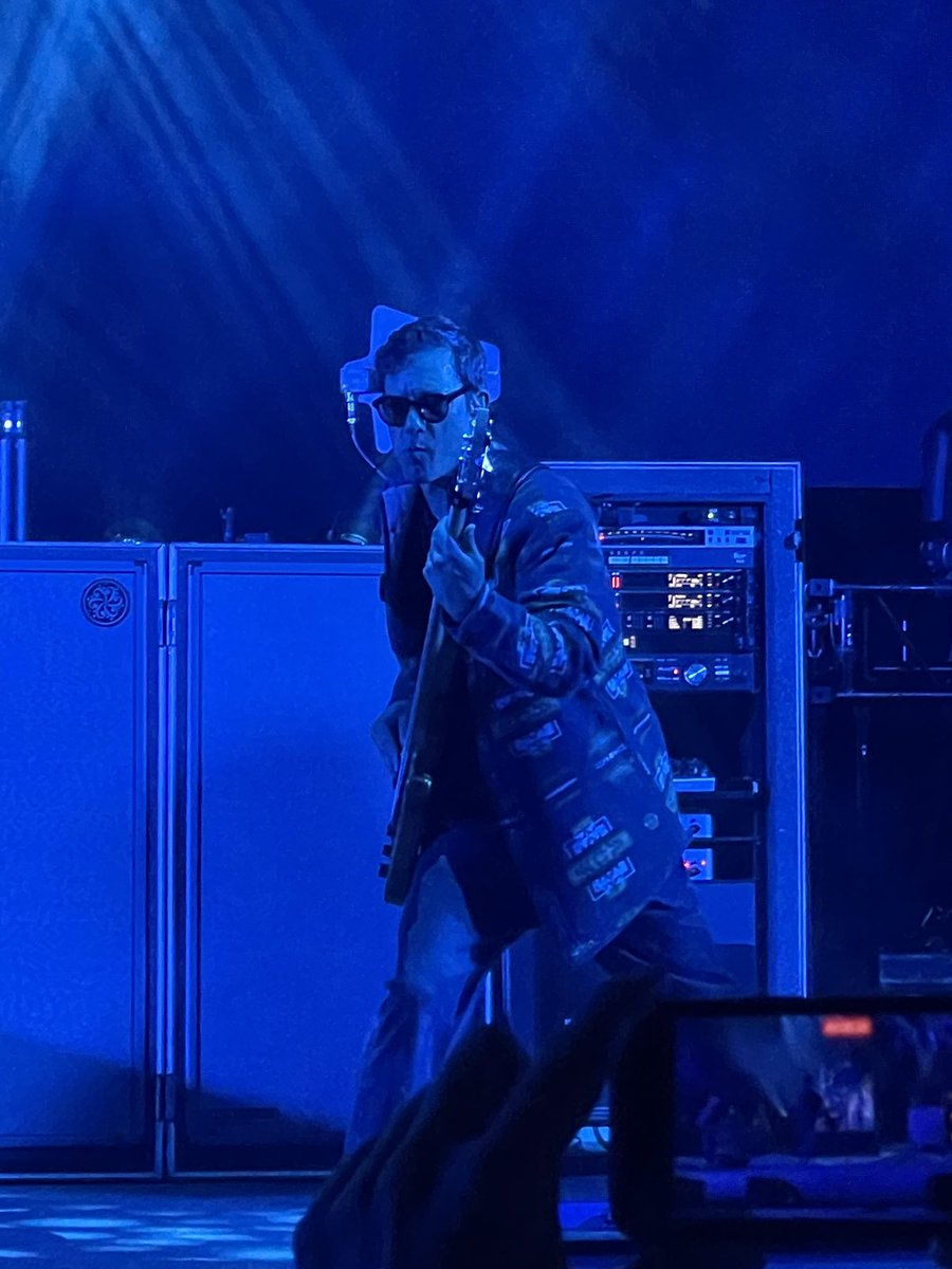 PoppyandClover's tweet photo. Fonz chopping big axe last night, what an awesome show!! @davematthewsbnd brought the energy to Shoreline! #ThankYouVeryPlease @SLessard 🔥🔥🔥 #allthingswithgratitude https://t.co/ZOGtWi1SYT