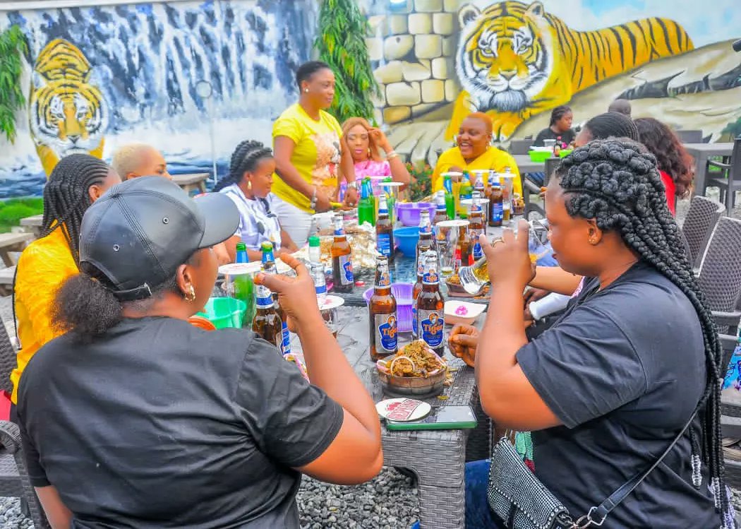 tiger_barr's tweet photo. How would you like to uncage your weekend? We've got you covered at Tiger Bar-Ejigbo.
#tigerbarejigbo #TigerUncage #TigerBeer #weekendvibes✌️ https://t.co/rDGS7gjJkB