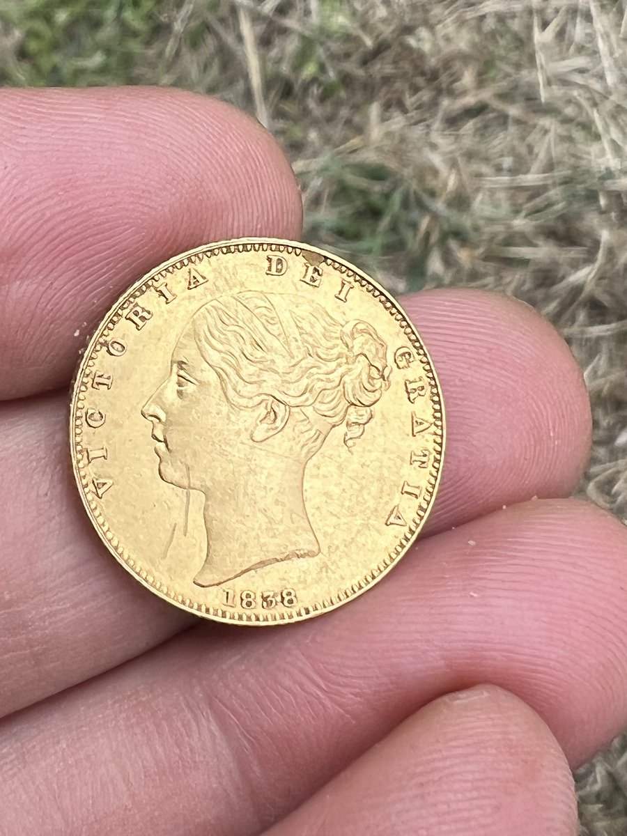 DetectingDigsUK's tweet photo. 4 favourite finds from todays Metal Detectives Group dig. https://t.co/6gVFRqrY93