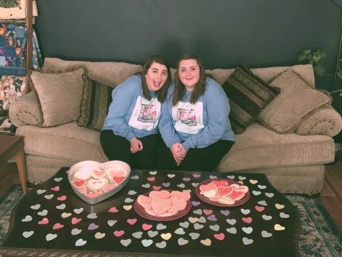 Rooobba2's tweet image. My favorite era would have to be the lover era💗💗💗 I love the album so much and the whole aesthetic! There are too many fun and special memories I share with my sisters and mom during this era 💐 #StoriesForSwift