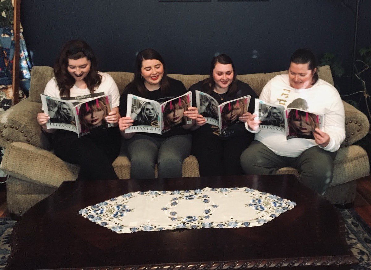 Rooobba2's tweet image. My favorite era would have to be the lover era💗💗💗 I love the album so much and the whole aesthetic! There are too many fun and special memories I share with my sisters and mom during this era 💐 #StoriesForSwift