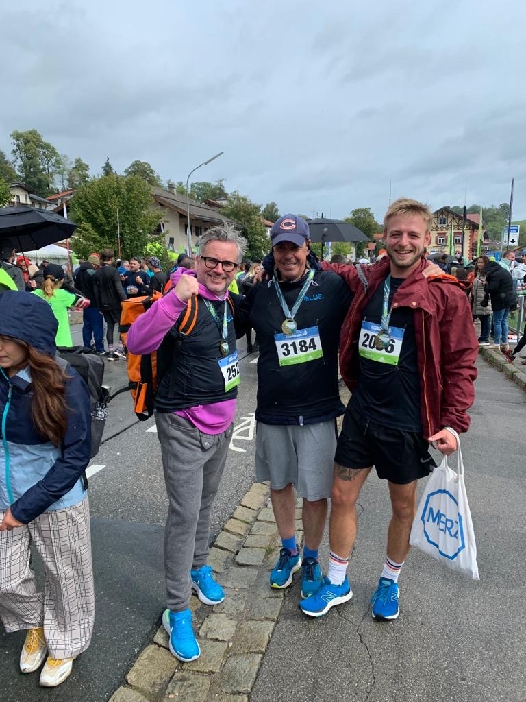 BLUE_relocation's tweet photo. Big #congratulations to all the members of Team BLUE who made the trip down to #Tegernsee this morning to run the annual #Tegernseelauf #halfmarathon!

#bluerelocation #bestteam #halfmarathon #halbmarathon #rainyday #run #happy https://t.co/xs10gSlPpe