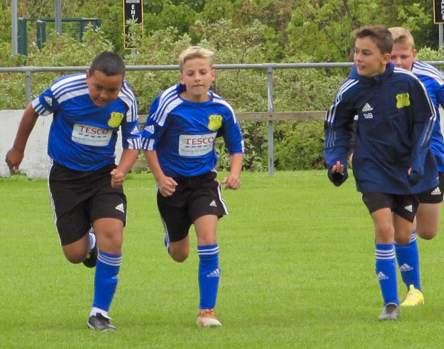Boys did well today. Amazing performance in both teams. ⚽️💙 @StWorksop @KingfisherY6 @RavenClass4 @PeacockClass4 @Y6KestrelClass