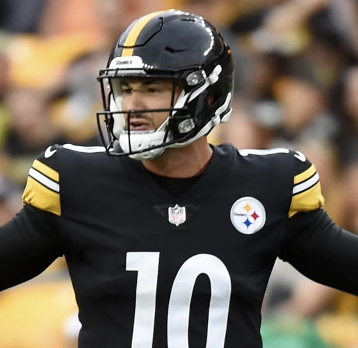 Get this clown outta here. Veteran making rookie mistakes. #WeWantPickett <a href="/steelers/">Pittsburgh Steelers</a>