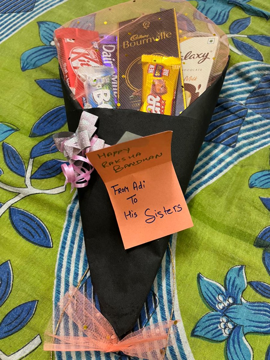 crazyritika's tweet photo. Ritzi costumisation.. 🤩
Costumize festivals hampers, Birthday gifts, Anniversary gifts, wedding hampers and many more.. 
Chocolate bouquet, birthday box many creative things.. 
For any queries comment down or dm.. 
#hamper 
#gifthamper
#giftscostumisation
#giftsforher https://t.co/xwTo3YUvC9