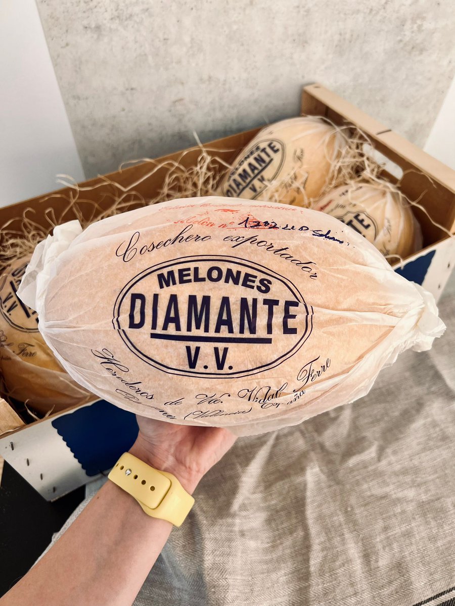 MelonesDiamante's tweet photo. En Melones Diamante cuidamos cada detalle para hacer de nuestro producto algo especial y único 🤩💛.
Para más información no dude en contactar con nosotros 📥✉️Info@melonesdiamante.com
#melonesdiamante #melonamarillo🍈 #melondeonteniente #melondesecano #gourmet #fruitlover https://t.co/AnT0QkYmiM