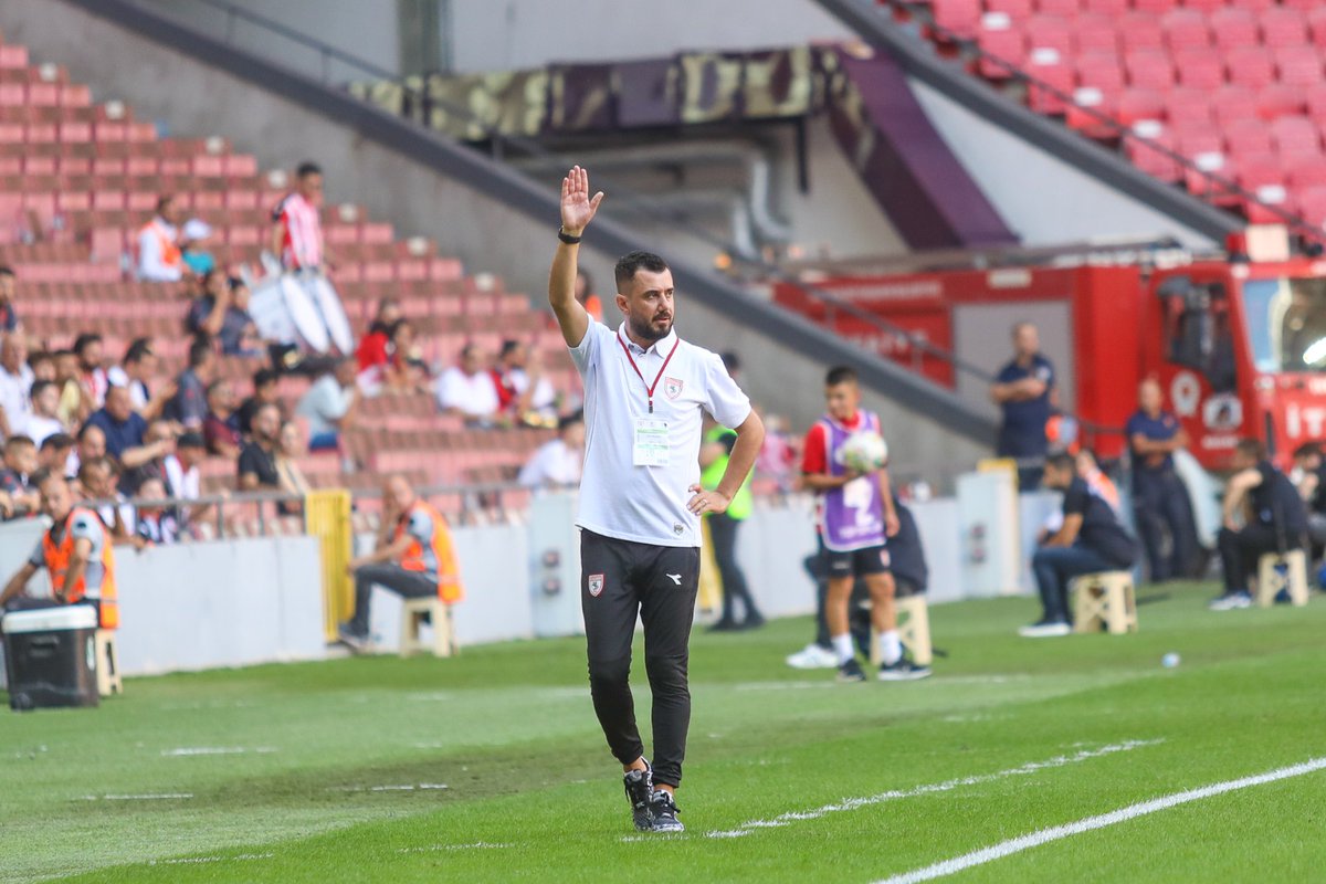 55merkez's tweet photo. #SAMvSAK karşılaşmasında #Samsunspor'umuzun başında ma��a çıkan Emre Bayraktar üzerine düşeni layığıyla yaptı ve alkışı hakediyor 👏🏻
🔴 Sakatlıkların da etkisiyle farklı bir @Samsunspor izleme şansımız oldu.
⚪️ İlk oyuncu değişiklikleri ve zamanlamasıyla takdir topladı. +++ https://t.co/jgeHAT8BhI