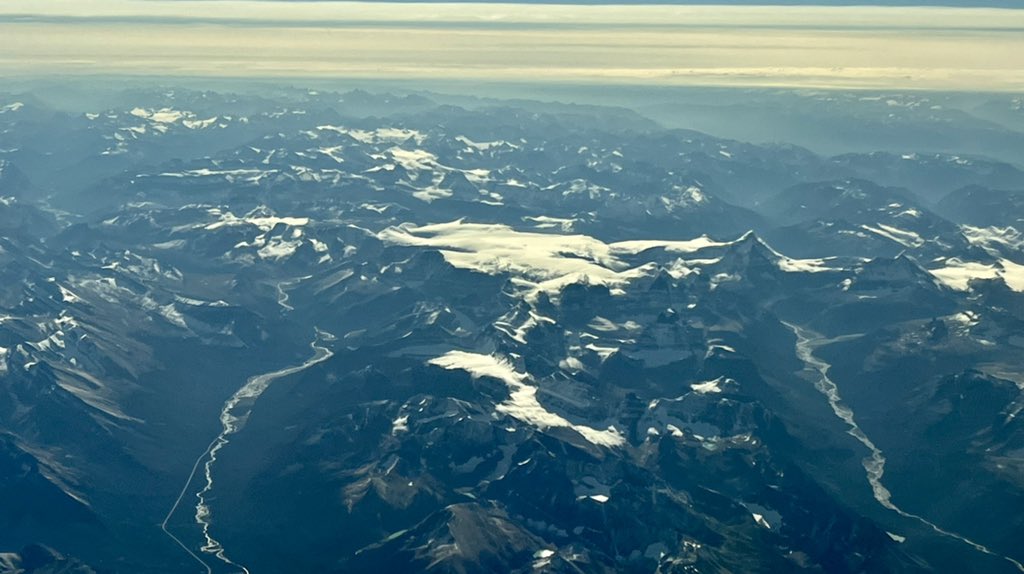 RyanVoutilainen's tweet photo. The world famed #IcefieldsParkway in @JasperNP and the #ColumbiaIcefield, the largest in N America &amp; whose tributaries flow into the Pacific, Arctic, &amp; N Atlantic oceans. The skies a bit hazy from wildfire smoke but some fresh snow too.

#ShareYourWeather #ViewsFromAPlane #AC847 https://t.co/Zh31cf4bWq