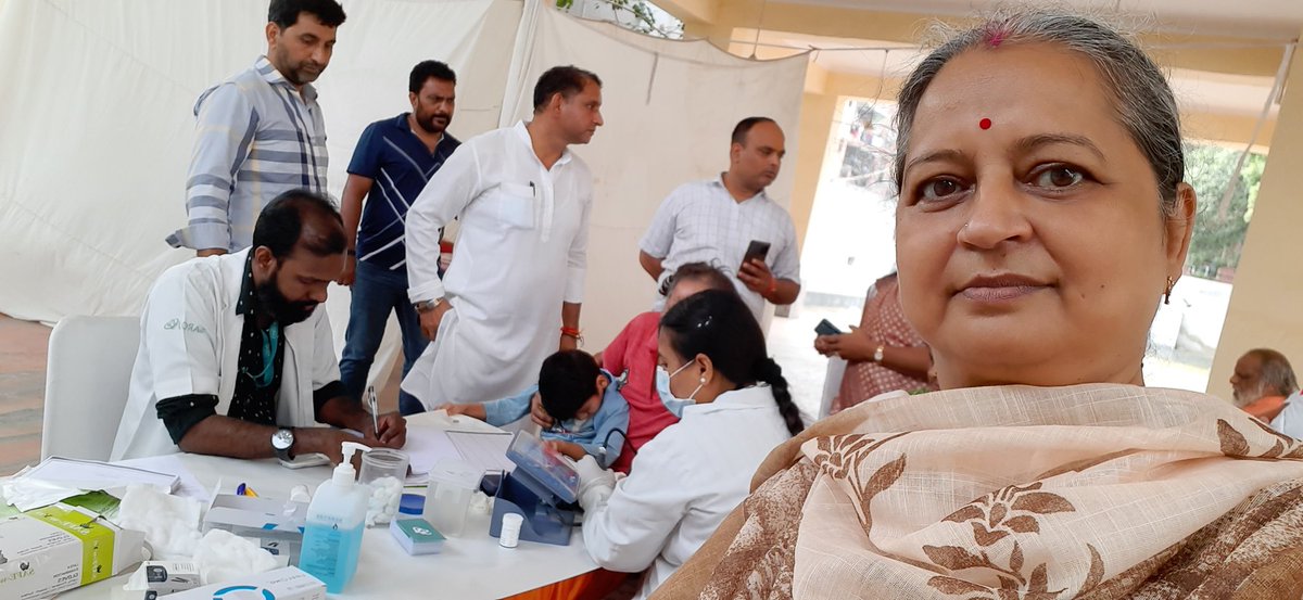 veena00sameer's tweet photo. #SevaPakhwada
#AadarshAnganwadi
#HappyBdayModiji
Fortunate enough to be a part of #FruitDistribution in #TBHospital,Mehrauli and #FreeHealthCheckupCamp in #KishangarhMehrauli with our respected #MPRameshBidhuri ji and #JilaAdhyaksh https://t.co/SB0vJKHgrh