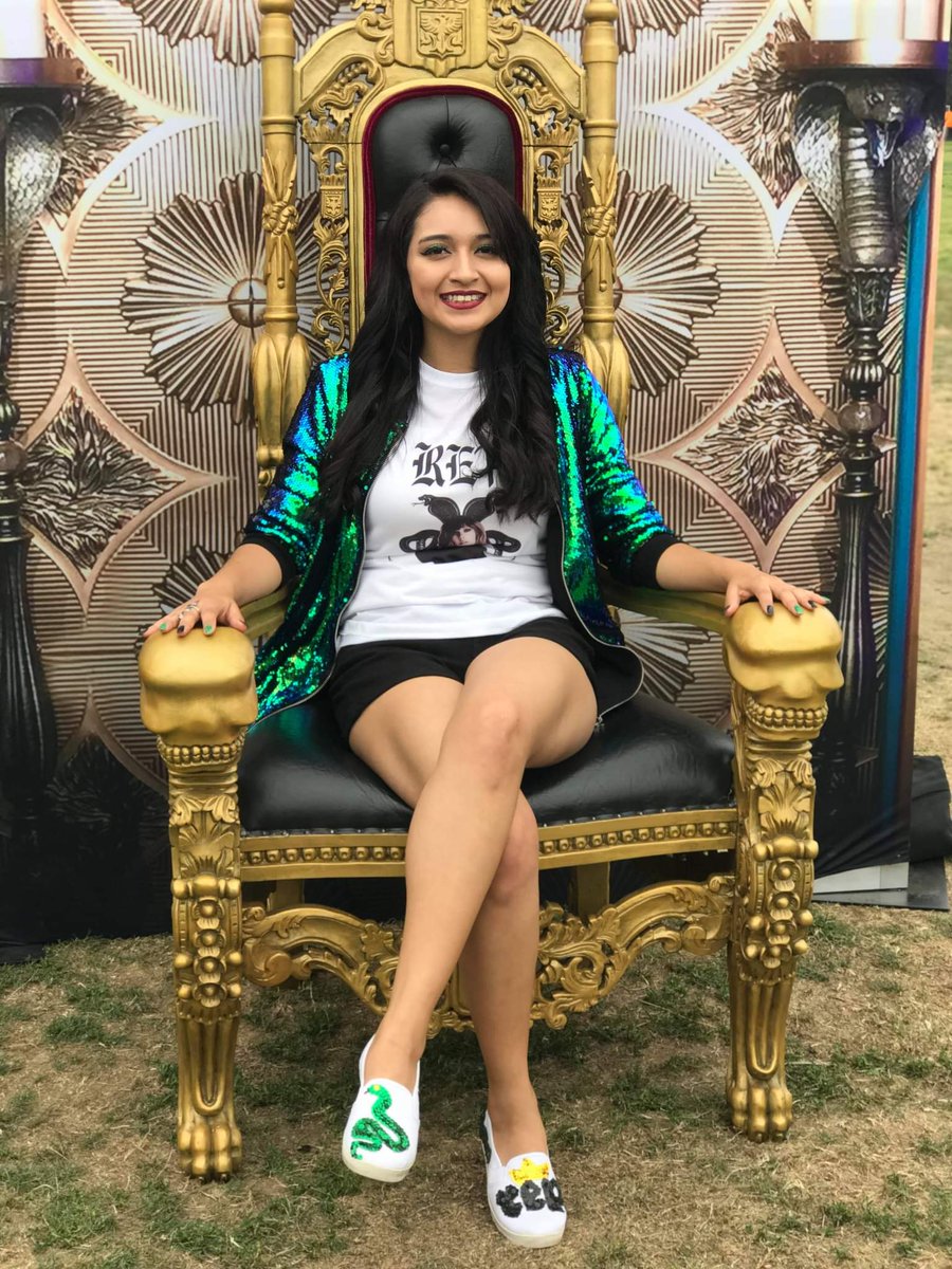 finallyclean278's tweet image. I love all Taylor Swift eras because somehow they&apos;ve all been part of specific moments in my life, but one that I really loved was reputation because the LWYMMD mv came out on my birthday and I got to see her on tour so close for the first time💖 #StoriesForSwift @taylorswift13