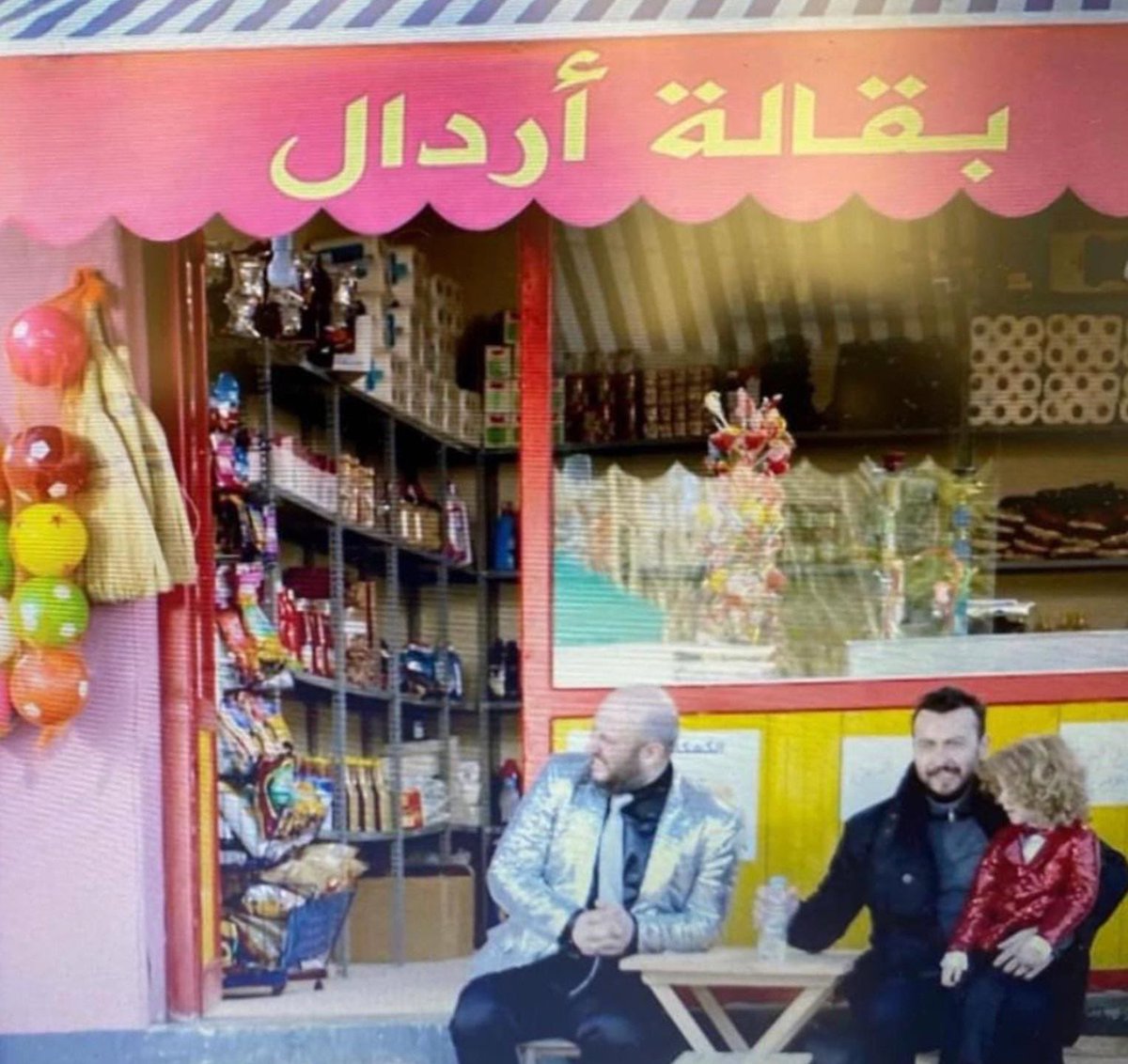 Leyla ile Mecnun ekibini tebrik ediyorum. 

Maalesef izahı olmayan durumların mizahı oluyor...