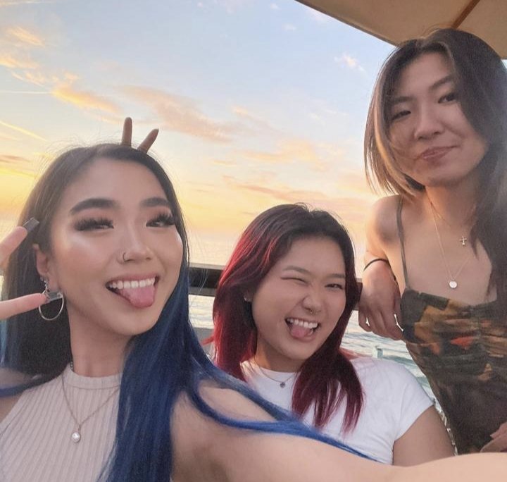 Margarethdjk's tweet photo. friendship is the road to happiness☺️☘️🌸 https://t.co/1bfbdGP2DW