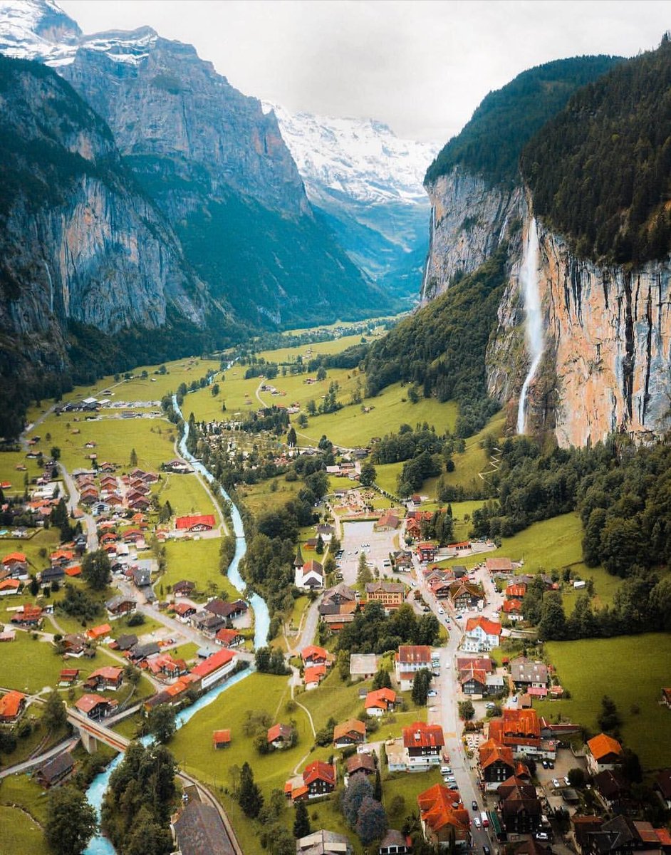 gauthie74757302's tweet photo. View of the Lauterbrunnen Valley in Switzerland 🇨🇭❤️🧡💚 https://t.co/LQEWcRtEkB