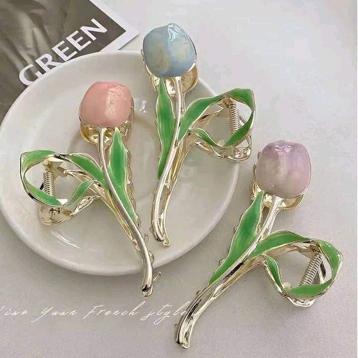 1027Shinshin's tweet photo. If you will ask what item it is etu po sya Tulip hair claw https://t.co/0IJFSly7bU