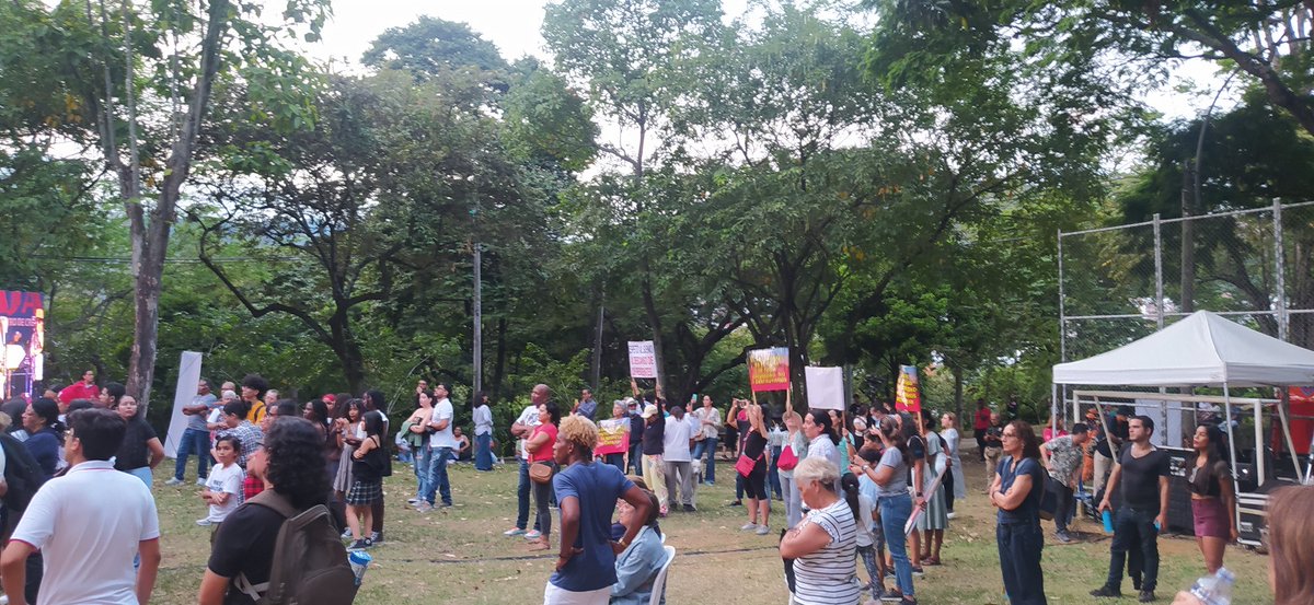 Anoche en la presentación de @ajazzgofestival  en el parque del acueducto, grupos animalistas en Cali trataron de sabotear el evento. Que sucedió con la logística y permisos del evento? por qué se quejaron los vecinos? #quevivaelarte #CulturaAlDia @AlcaldiaDeCali @elpaiscali