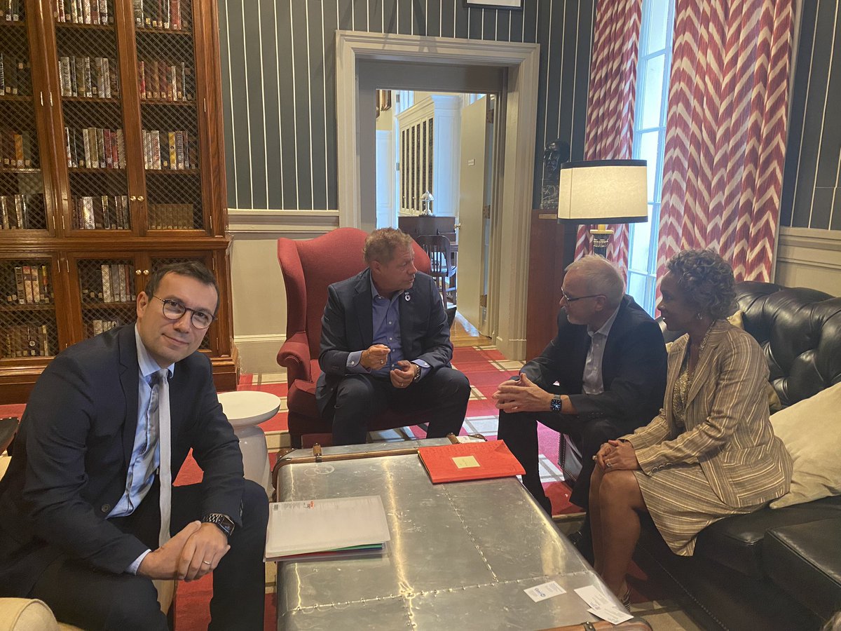 Guillaum_Grosso's tweet photo. Great to meet President @WernerHoyer and senior colleagues of @EIBtheEUBank today in New York with @GaviSeth and @GaviMarieAnge.
In the margins of #UNGA, we discussed the critical partnership between @Gavi and @EIBGlobal to boost global health outcomes. #OneWorldProtected https://t.co/oj6OiITvLl