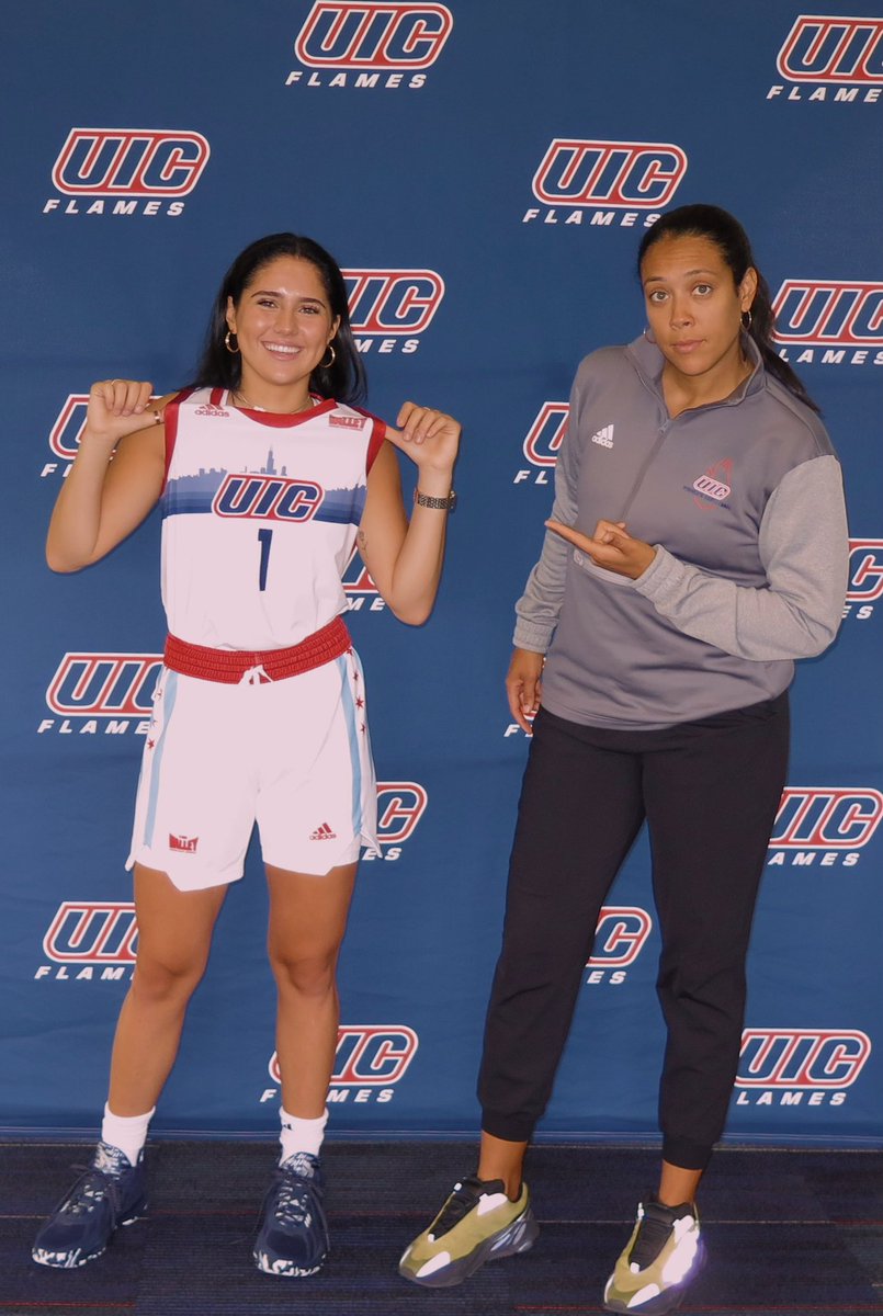 Blessed to have received an offer from UIC. Thank you <a href="/Abracey40/">Ashleen Bracey</a> <a href="/VIPree/">Caprice Smith</a> <a href="/UIC_WBB/">UIC W. Basketball 🔥🏀</a>.