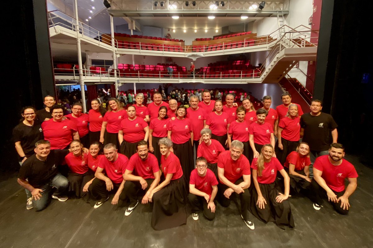 estecla_tgn's tweet photo. Espectacular ballada dels exdansaires de l’esbart! Quina Nit de Dansa Jaume Guasch ens han regalat! Moltes gràcies!
#estecla50 #santatecla #extecla #st700 https://t.co/mE32wlAn1q