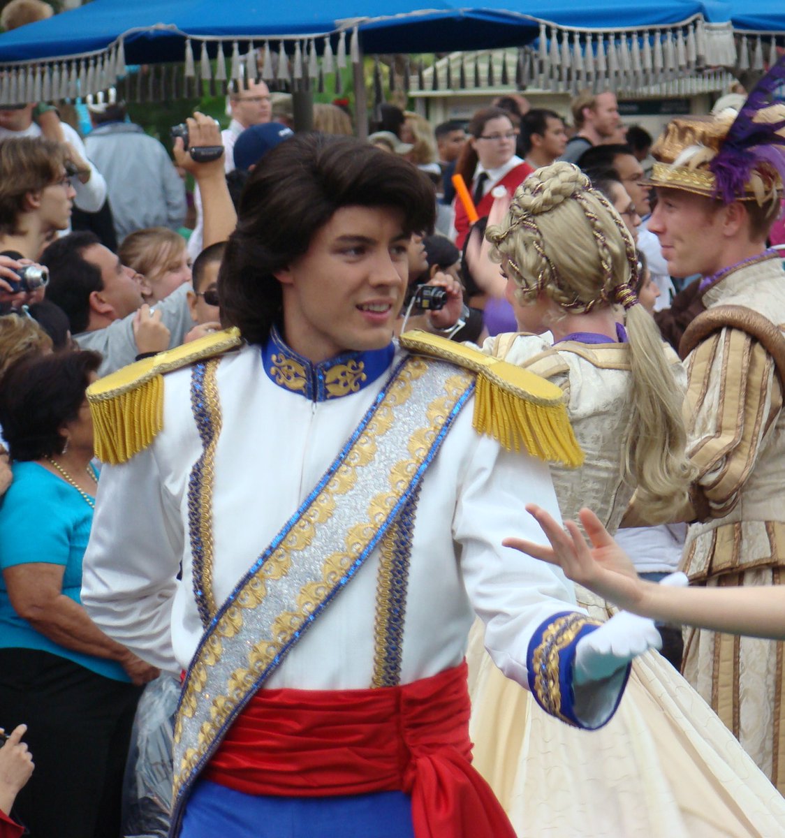 CosplayerGuys's tweet photo. Want to be featured? DM your favorite hot guy in costume& follow us.#thelittlemermaid #DisneyPrince #gay #PrinceEric #guysinwigs #GayHalloween #Halloween #GayCosplay #Cosplay #gayPrince #DisneyParade #ACF #mullet #guyswithmullets #Hotguysincostume #TLM https://t.co/hQcFRKmOA6