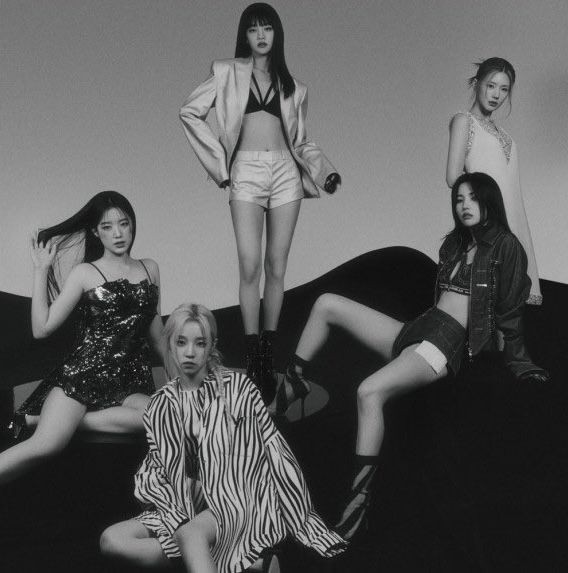 gidle___ir's tweet photo. 💣 آلبوم "I LOVE" جی آیدل از 100,000 نسخه پیش فروش در KTOWN4U فراتر رفت 💫

@G_I_DLE
#여자아이들 #GIDLE https://t.co/lgPgIHbpxh