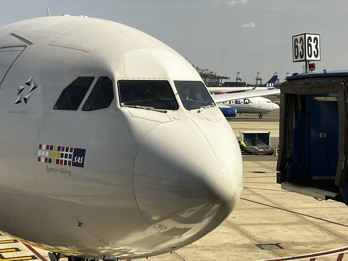 ‘Ready, set, go’. 

We have #UNGA touchdown 🛬. 

Welcome to New York 🇩🇰 Foreign Minister <a href="/JeppeKofod/">Jeppe Kofod</a> - and our colleagues from <a href="/DanishMFA/">Denmark MFA 🇩🇰</a>. 

3rd visit to <a href="/UN/">United Nations</a> 🇺🇳 this year. Great to have you back 😊. 

The next days in one sentence:  ‘very very busy, but definitely not boring’.