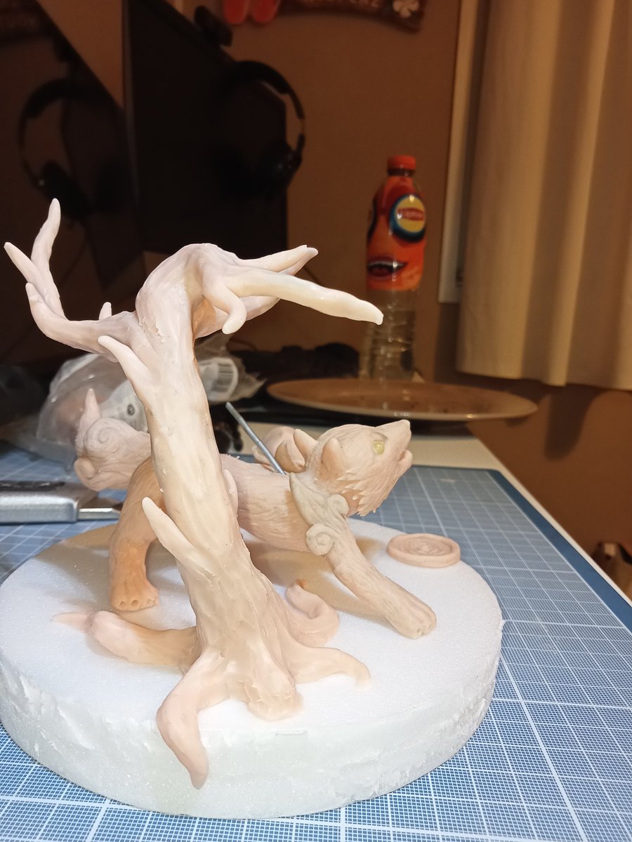 ValooEty's tweet photo. Day 9 de la sculpture oui j'ai tapé un grind de zinzin ajd. Et oui j'ai pas beaucoup sculpté depuis l'update de tft. Bref. Le truc rond c'est le miroir qui ira avec les flammes quand j'aurais trouvé une solution pour qu'elles soient translucentes. Photos avec échelle en dessous https://t.co/Hiqcrait4W
