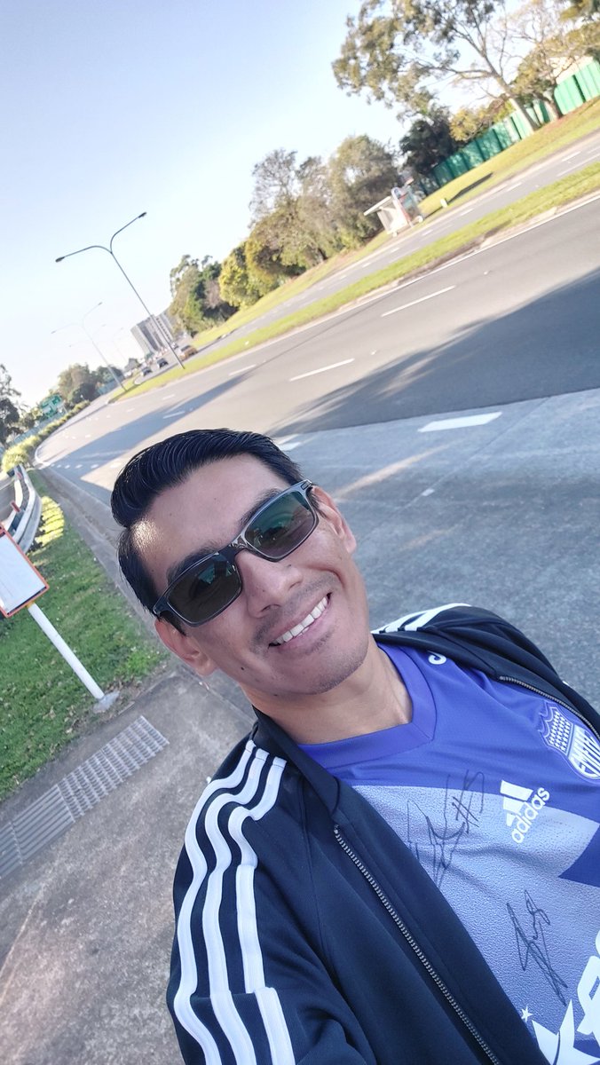 dannyfap1980's tweet photo. Saludos desde #GoldCoast #Australia #BroadbeachWaters apoyando a mi @CSEmelec #VamosEmelec @PatoCornejo @AndresPonce28 @Caravana750 lo escucharé mientras estoy en clases #EcuatorianosPorElMundo https://t.co/gWsGmsYKtO