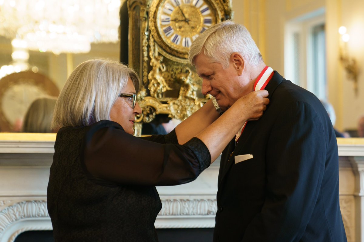 stephenharper's tweet photo. We are all in London to celebrate the life and service of Our late Queen, whose contribution to Canada is unmatched. I am humbled to be surrounded by great Canadians who have worked to improve our country. https://t.co/crPwTq3se3