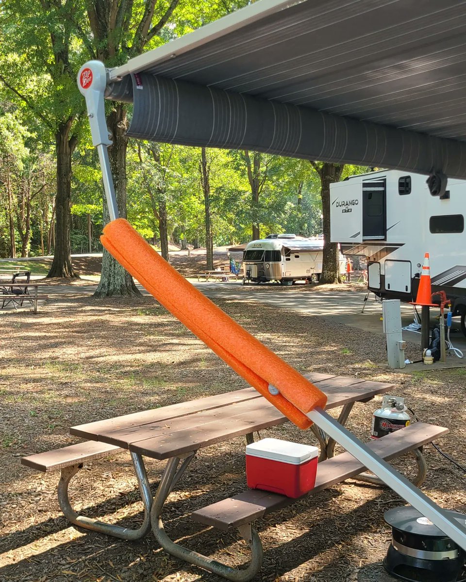 davidyamane's tweet photo. My @Airstream_Inc customization project on this trip (#3), keeping David from constantly hitting his head on the awning arm with a swim noodle.
#airstream #airstreamcult #airstreamlife #airstreamcaravel #zipdee https://t.co/FTDLznApz2