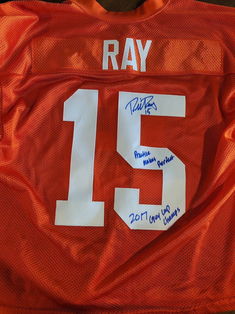 HPEWithYuAndMe's tweet photo. A fun #RickyRay story: I asked him to sign one of his 2017 @TorontoArgos orange practice jerseys ( 👋 @PoppJim ) so I could wear it to school & remind students how important practice was, but asked him to inscribe "practice makes perfect". He obliged & it looked great. 1/ https://t.co/iVaGIONQuR