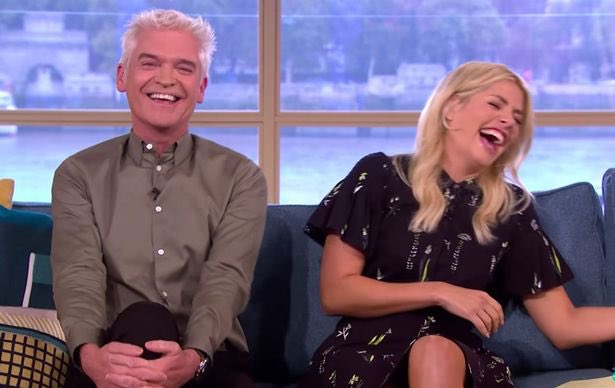 reperioverum's tweet photo. “And then we just waved our passes &amp; swanned to the front of the queue ahead of all the smelly, weird people” #phillipschofield #queenqueue https://t.co/oGN8tkasAk