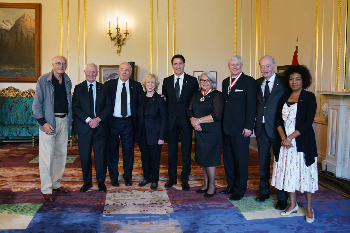 stephenharper's tweet photo. As we gather to celebrate HM QEII, I was honoured to be invested into the Order of Canada by @GGCanada Mary Simon. Thank you to @CanadianPM Trudeau, former fellow Prime Ministers Martin, Chrétien, Campbell & former Governors General Johnston & Jean for attending the ceremony. https://t.co/1D0YzX2alu