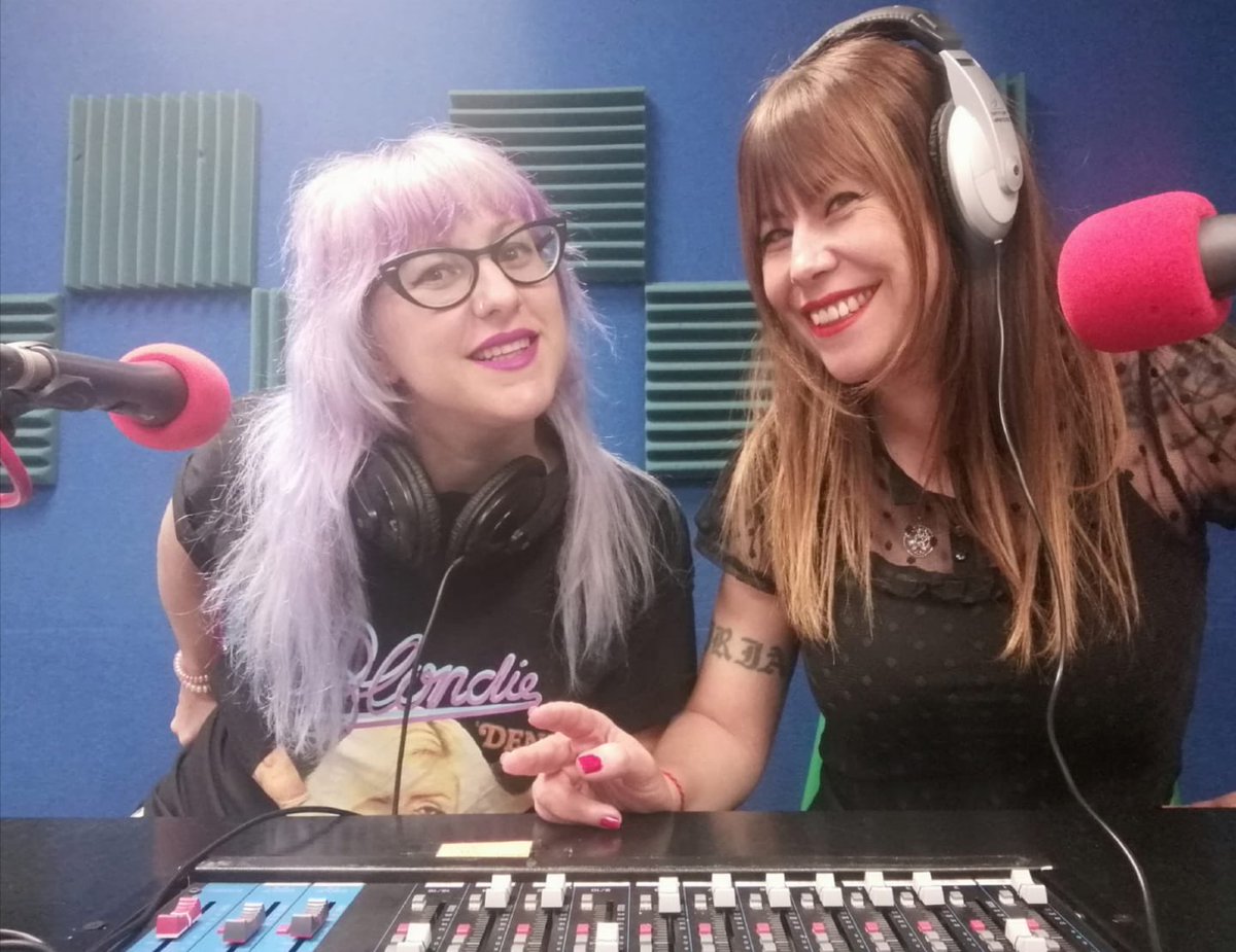 PeligrosasRadio's tweet photo. Hoy en #peligrosassociales seguimos con nuestro ritual de lo habitual. Mucho #postpunk #synthwave actual y novedades.
#diamandagalas #rikiband #exek #nuovotestamento #buzzkull #crimsonscarlet
El filme del 1972 #lanochedelterrorciego
En breve el podcast! 📻🎙️🎵 https://t.co/8klcAZafHY